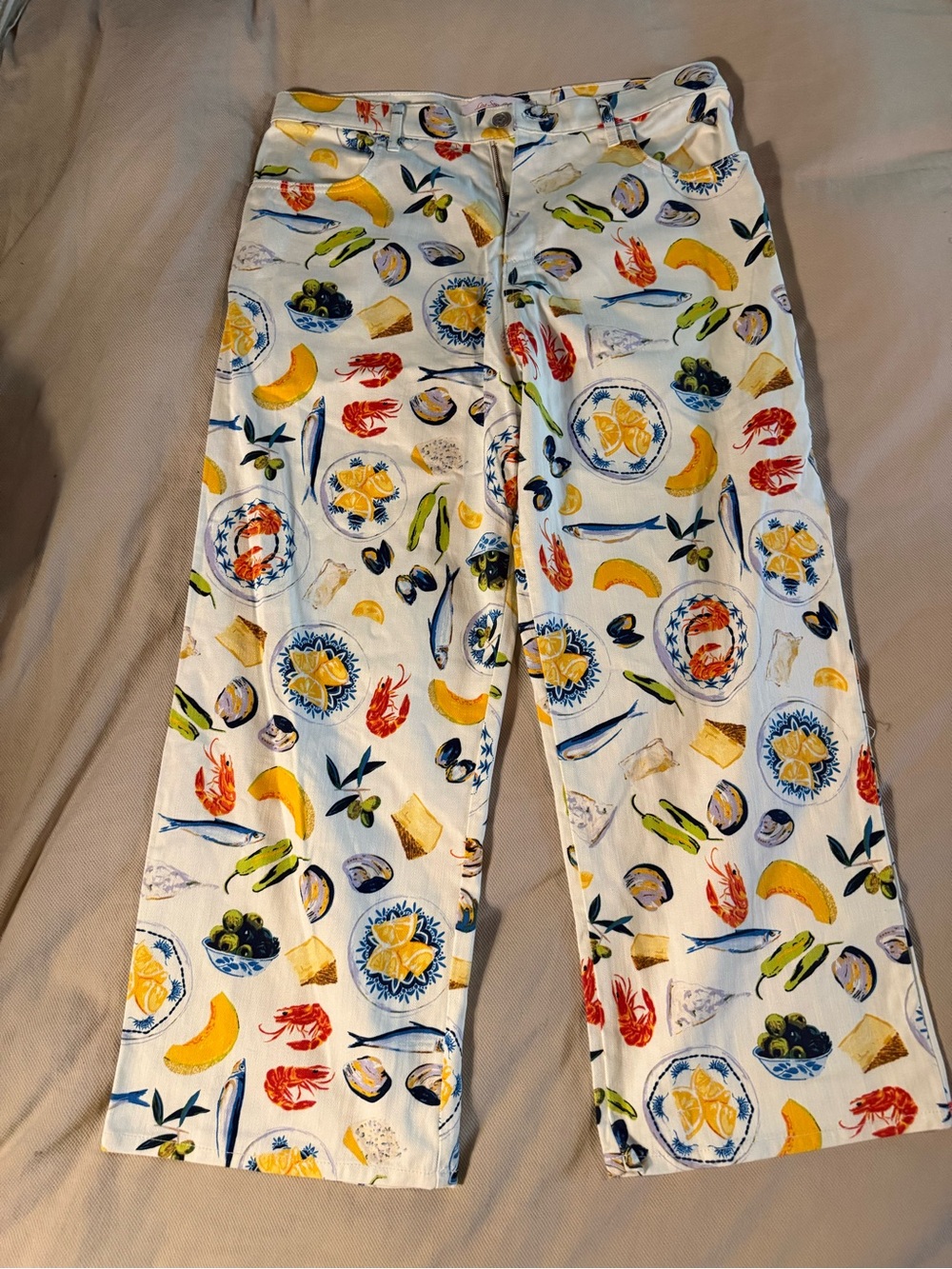 Lisa Says Gah White Cropped Wide-Leg Pants Tapas Print